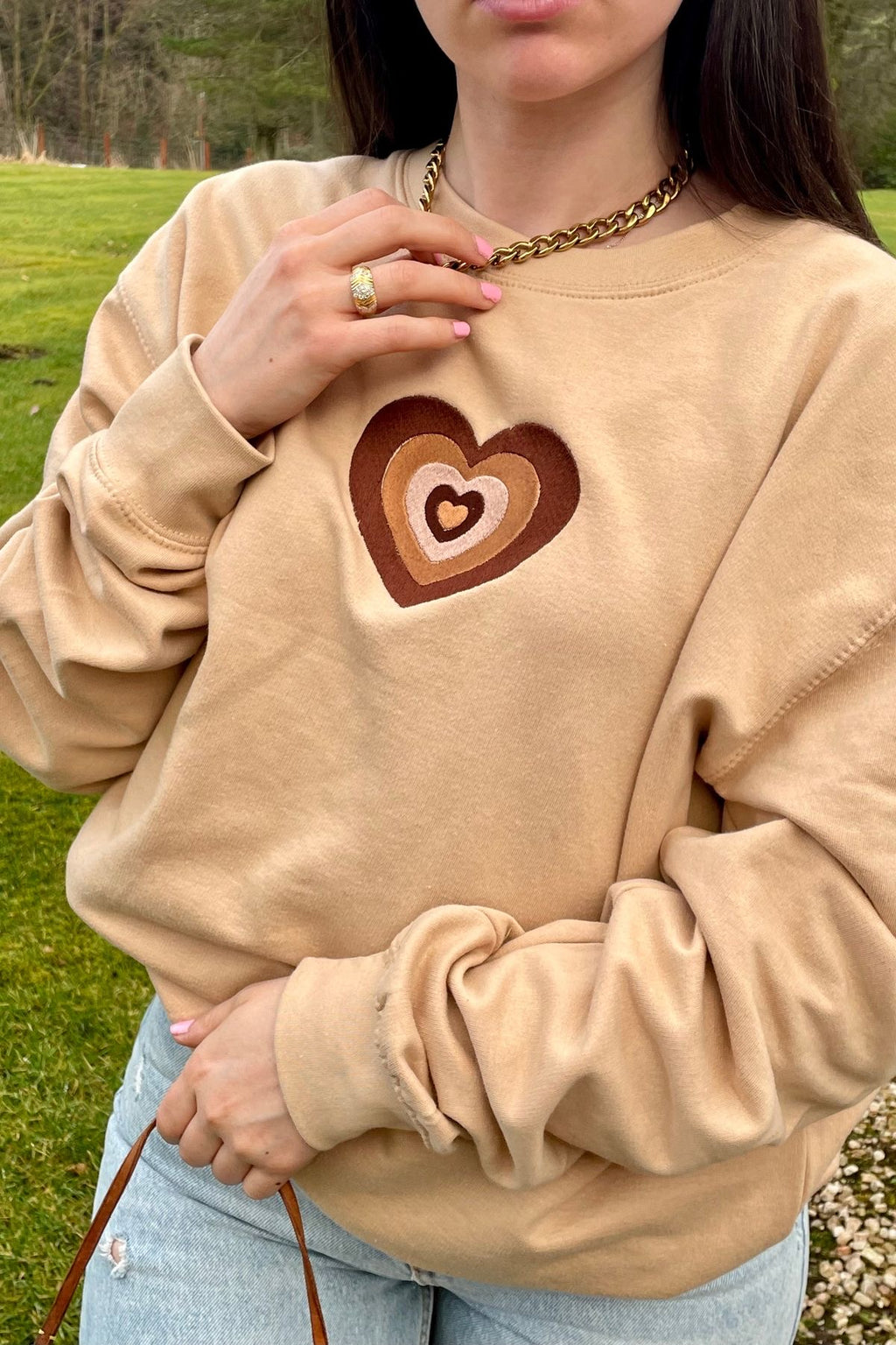 Retro Heart Beige Single Embroidery Sweatshirt