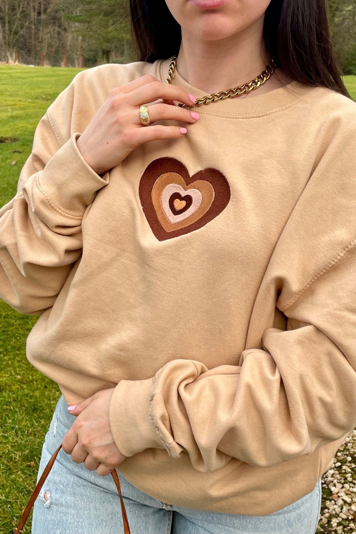 Retro Heart Beige Single Embroidery Sweatshirt